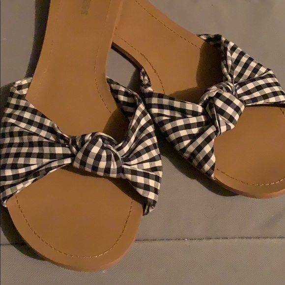 Express Gingham Sandals - Picture 2 of 2